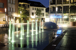 Leuchtende Wasserspiele